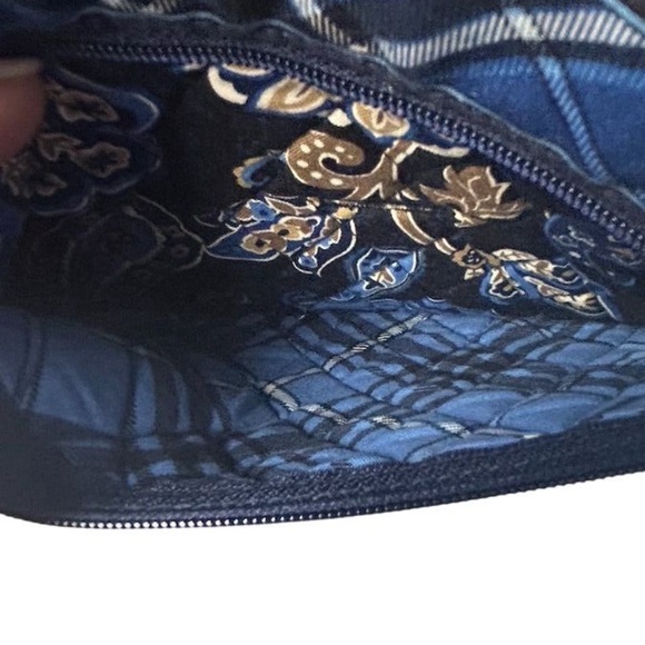 VERA BRADLEY Windsor Navy Paisley HIPSTER Crossbody Bag Purse Retired Patern GUC - Picture 5 of 13